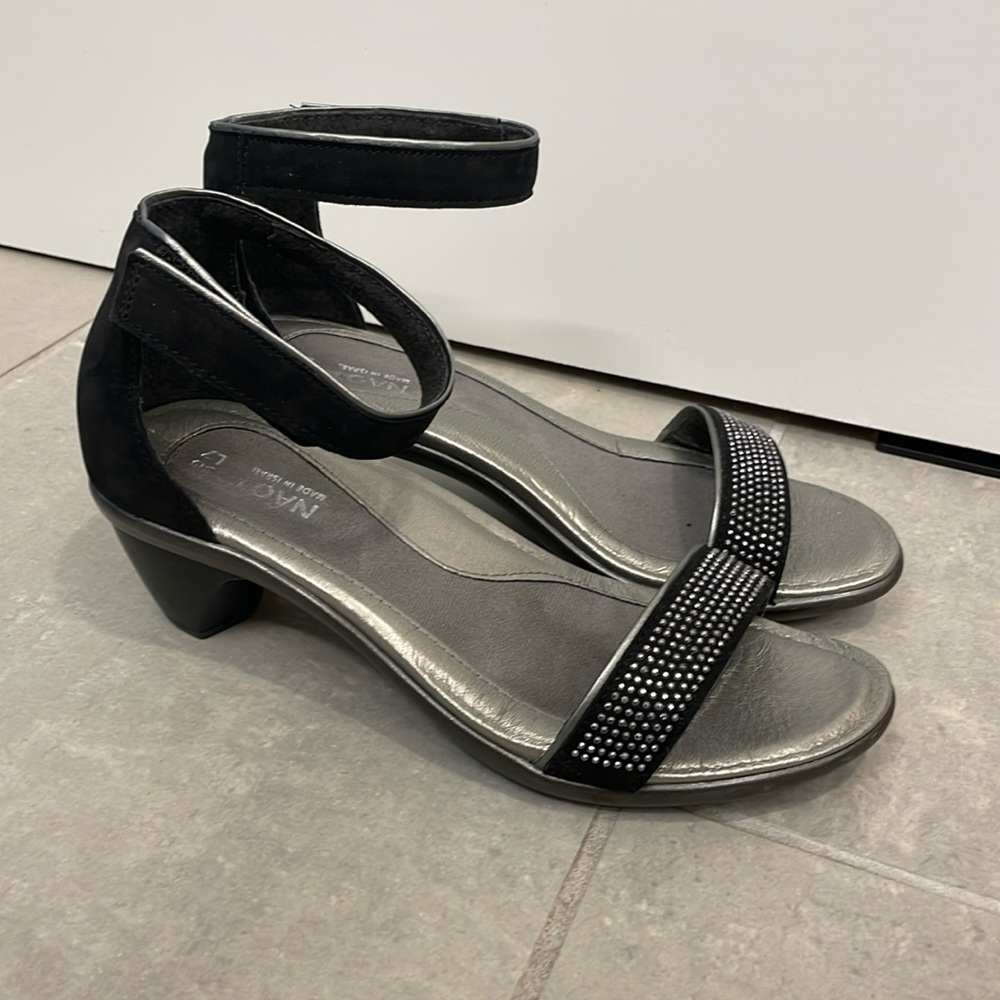 Naot Progress black sandals